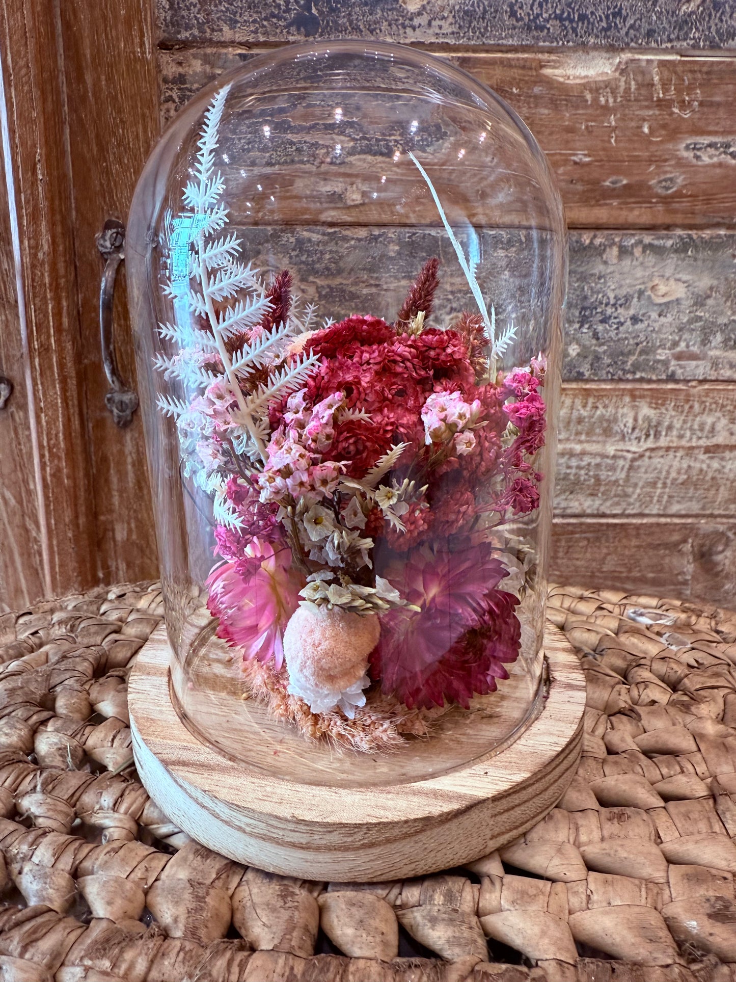Fleurs séchées sous cloche