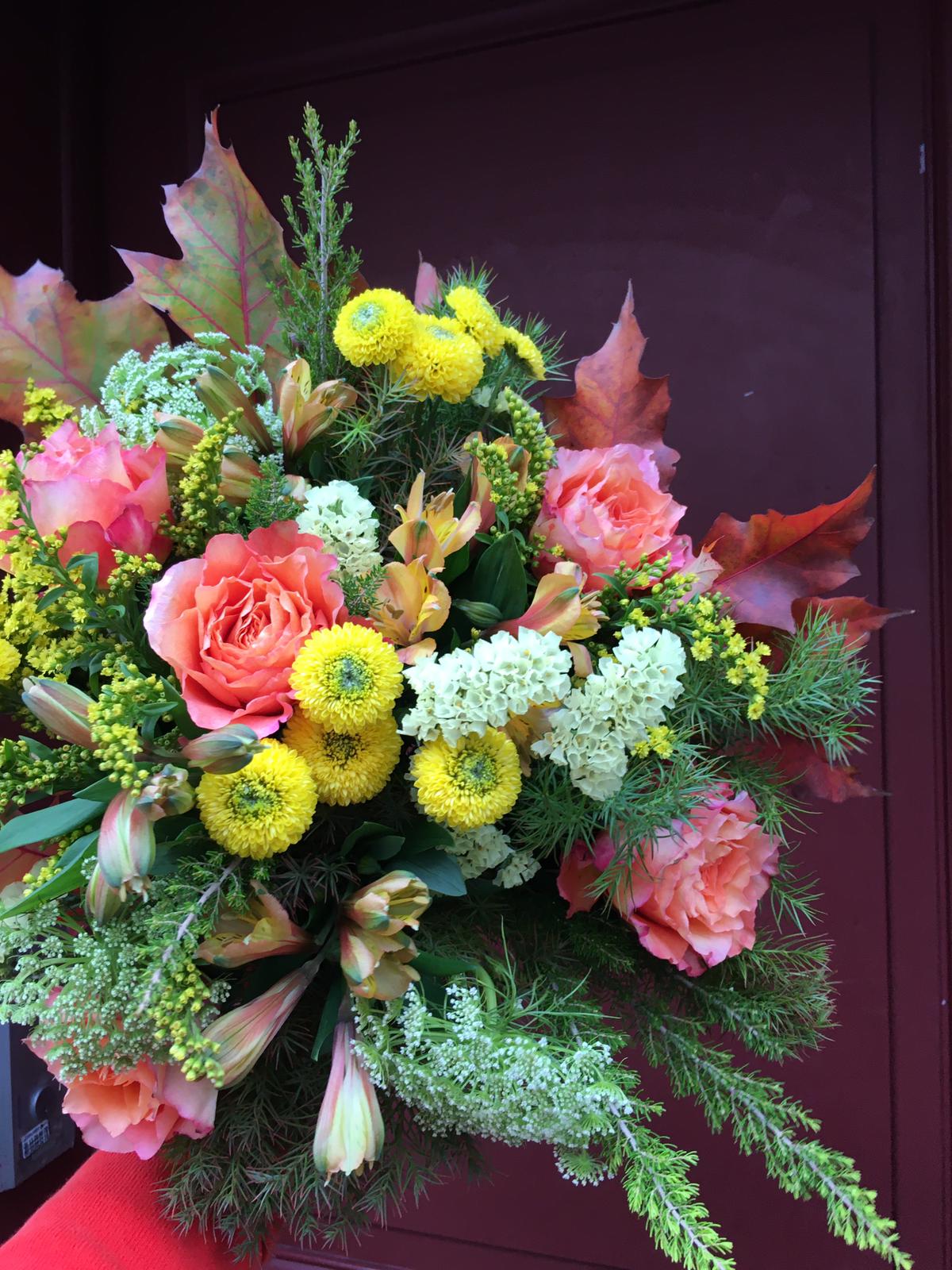 Bouquet de fleurs fraiches de saison réalisé selon l'inspiration du moment