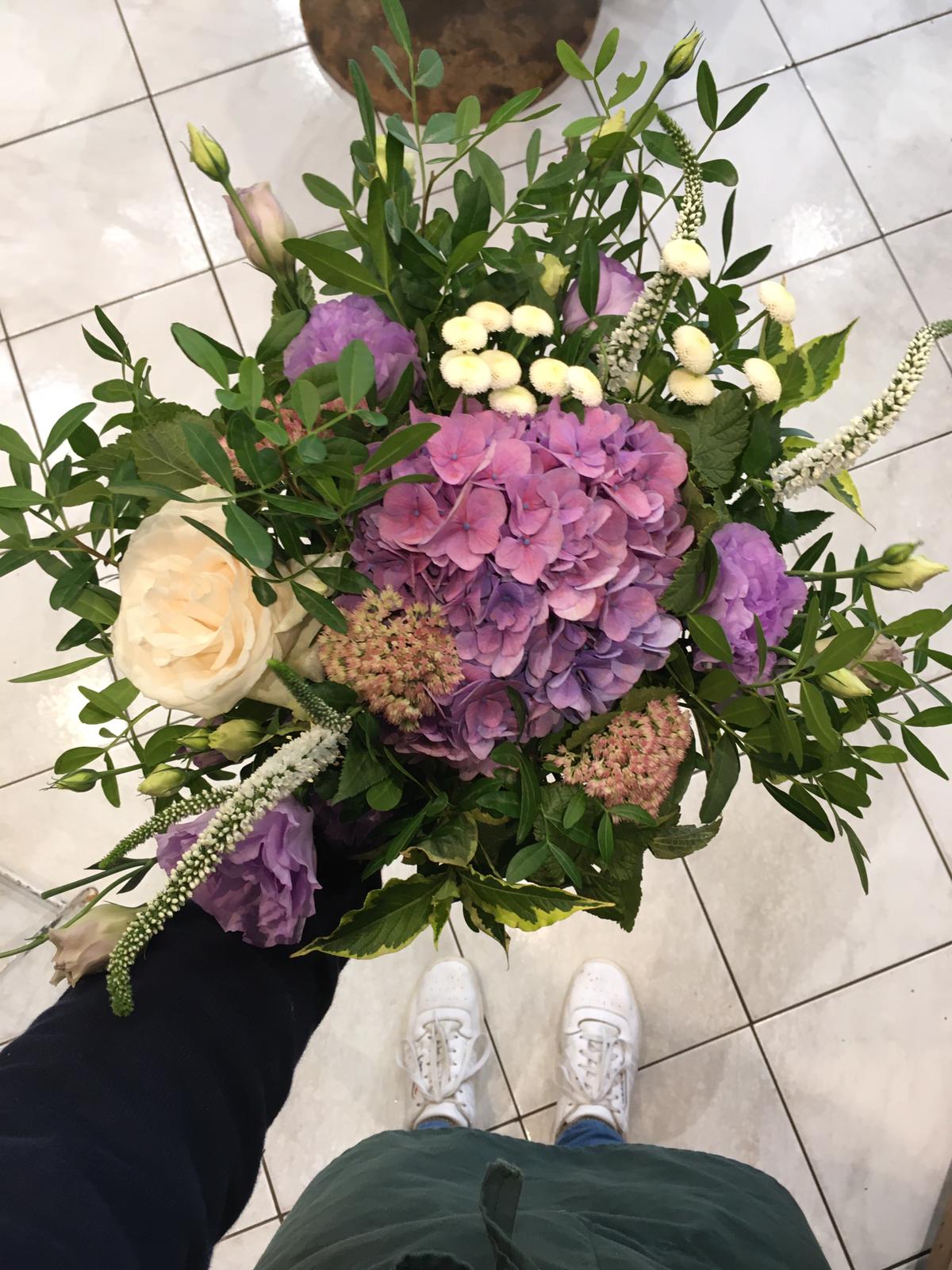 Bouquet de fleurs fraiches de saison réalisé selon l'inspiration du moment