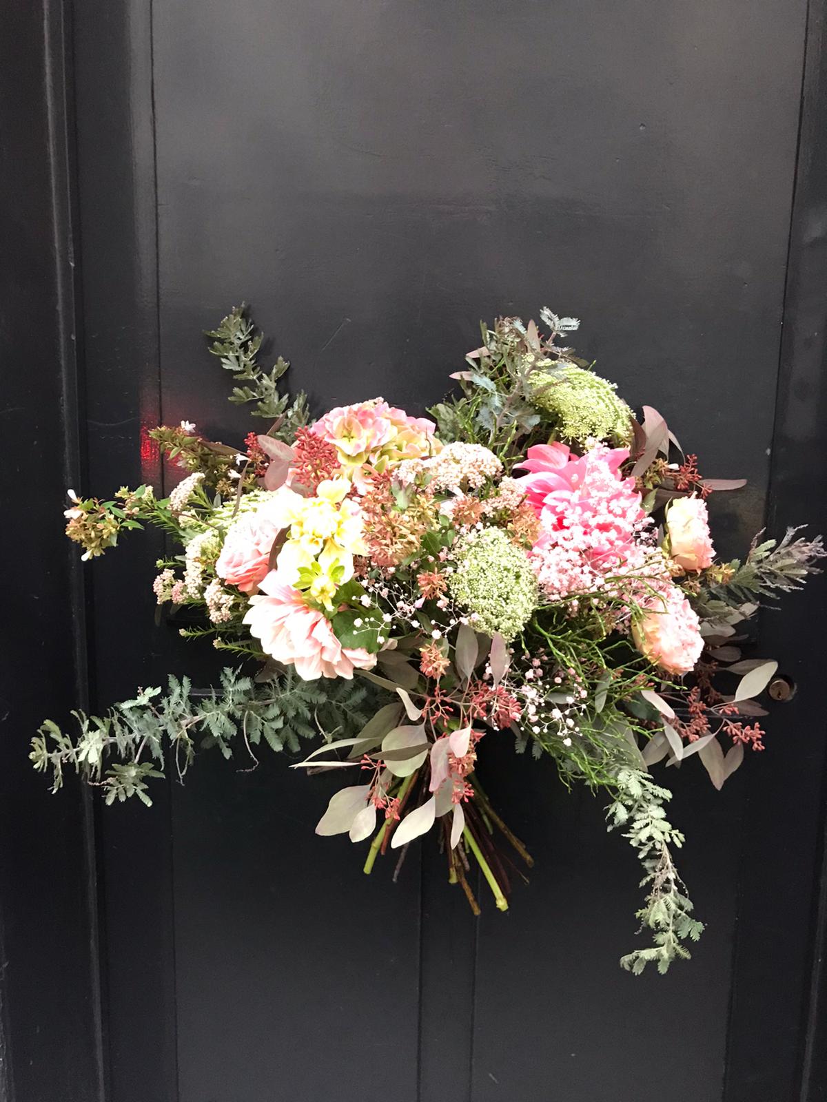 Bouquet de fleurs fraiches de saison réalisé selon l'inspiration du moment