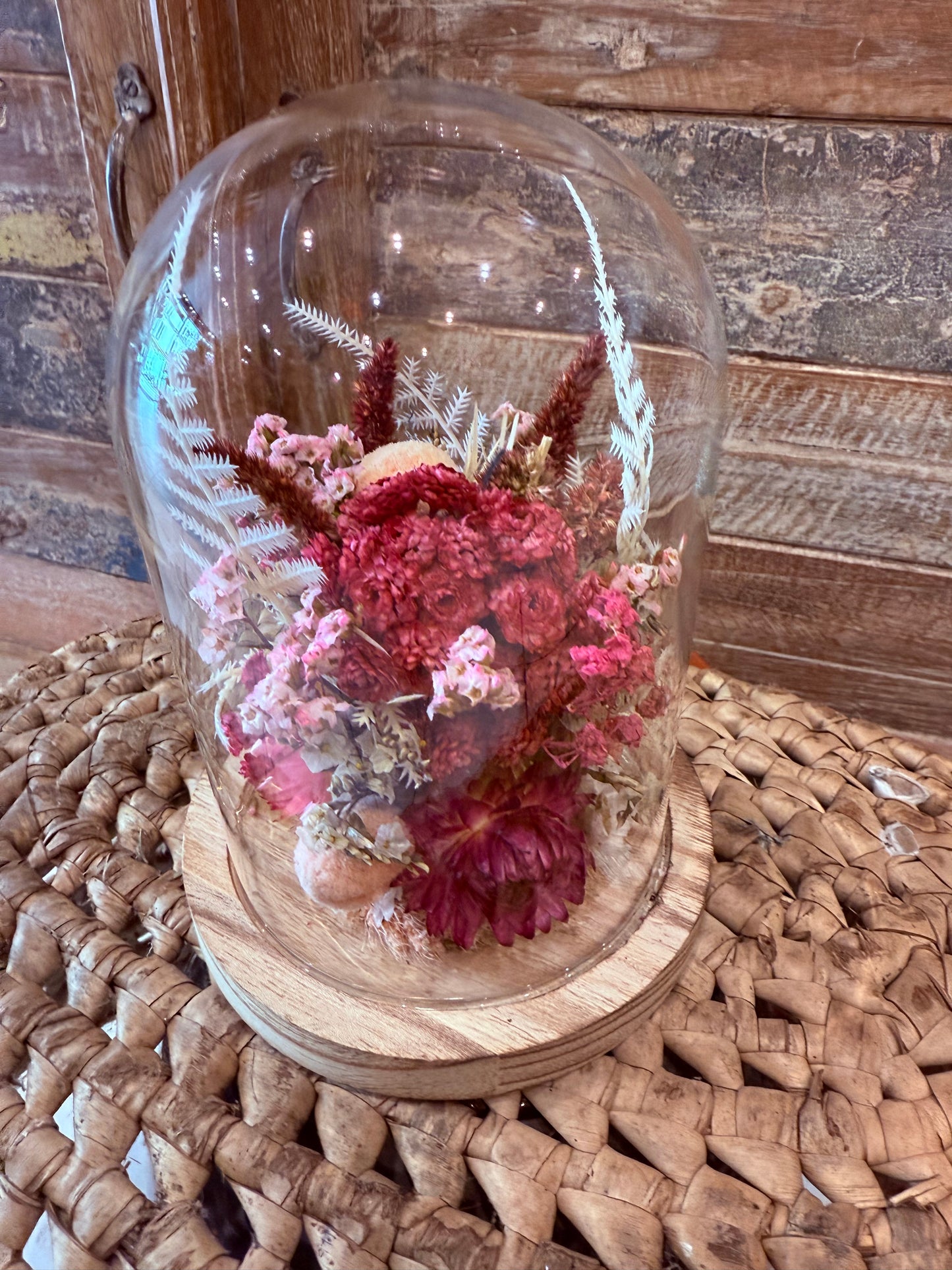 Fleurs séchées sous cloche